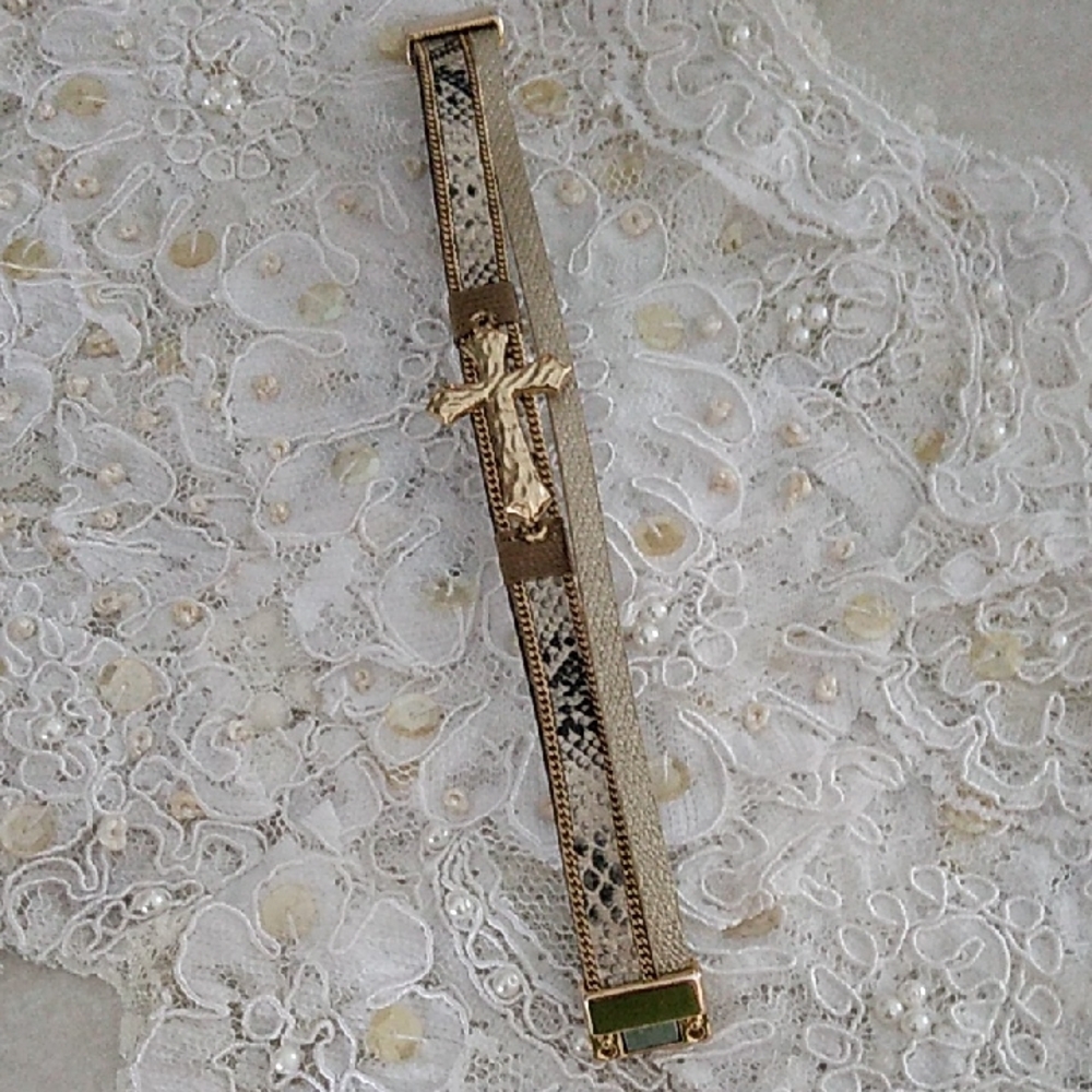 Elegant Gold and Silver Filigree Bracelet